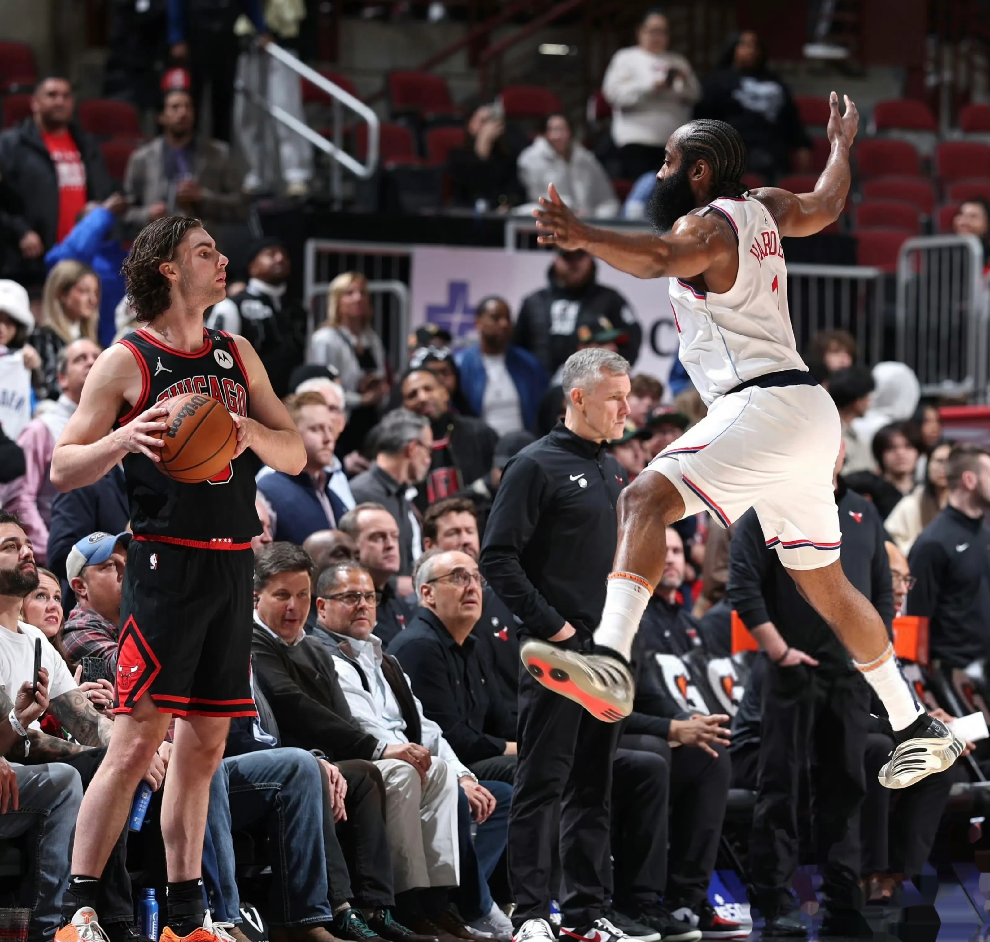  哈登关键节点精彩发挥，加拿大队带队取胜！-半岛体育官网